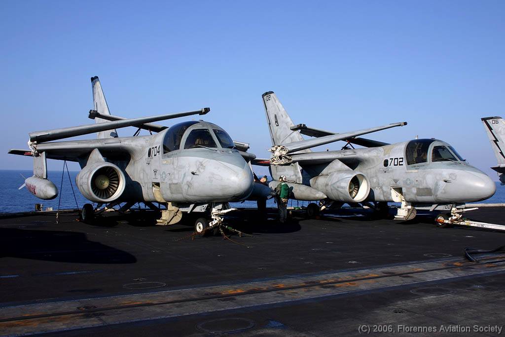 09 CVN71060221 S-3B 159732 AJ-704 DK 01 S-3Bs 159732/AJ-704 and 160151/AJ-702 of VS-24 - USS Theodore Roosevelt, 21 February 2006 (C) Didier Kories